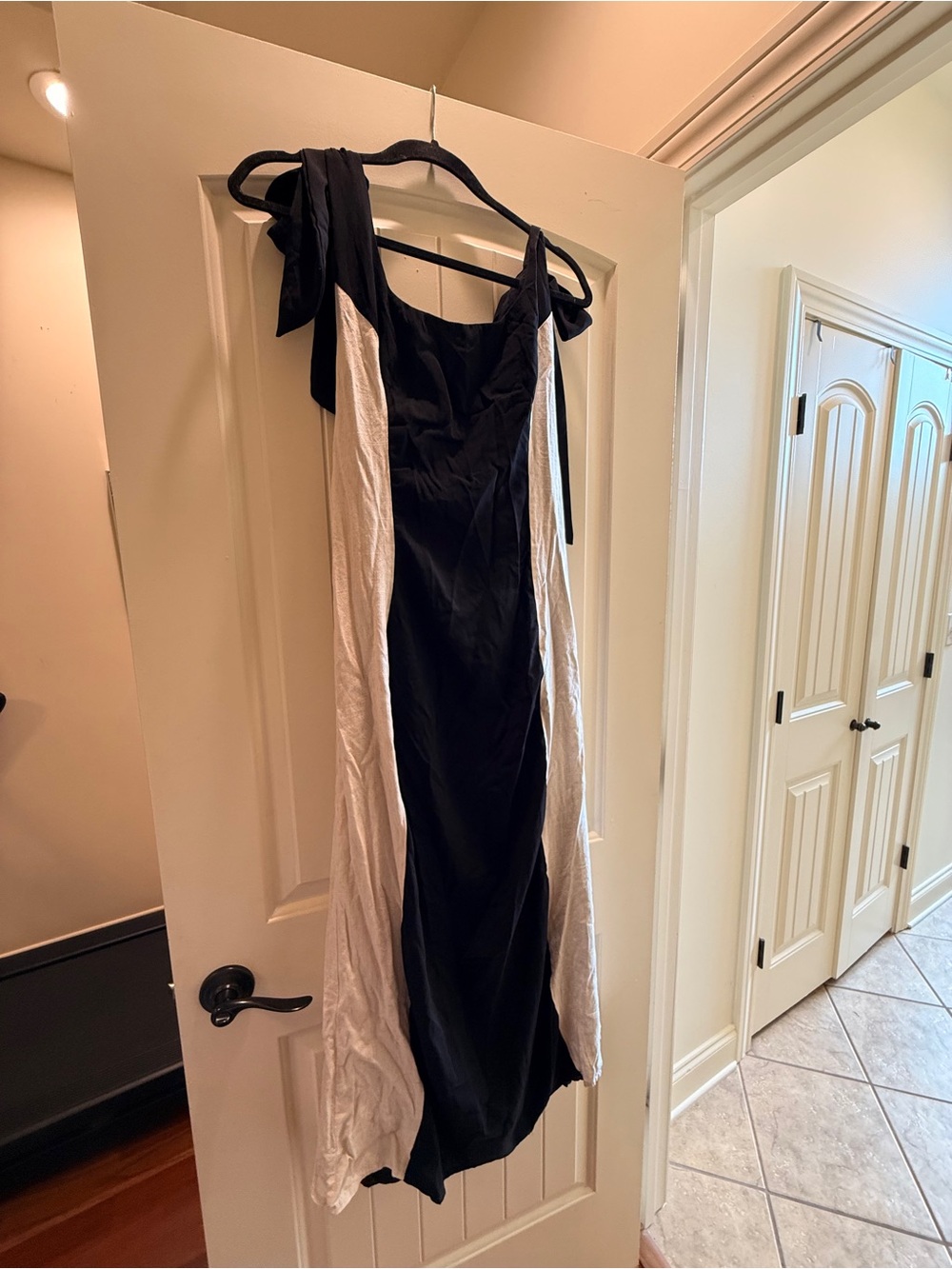 Indi Luxe Med Black and White Sleeveless Maxi Dress